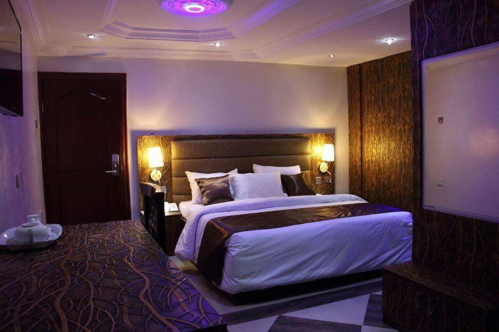 אבוג'ה E-Suite Hotel מראה חיצוני תמונה