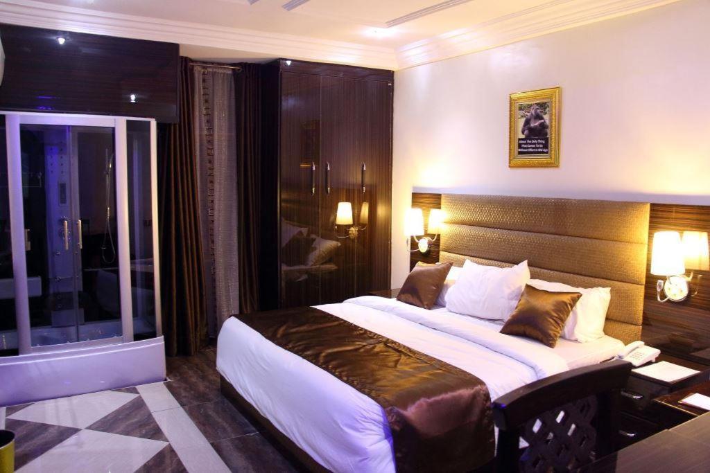 אבוג'ה E-Suite Hotel מראה חיצוני תמונה