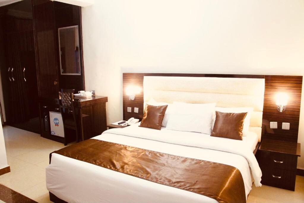 אבוג'ה E-Suite Hotel מראה חיצוני תמונה